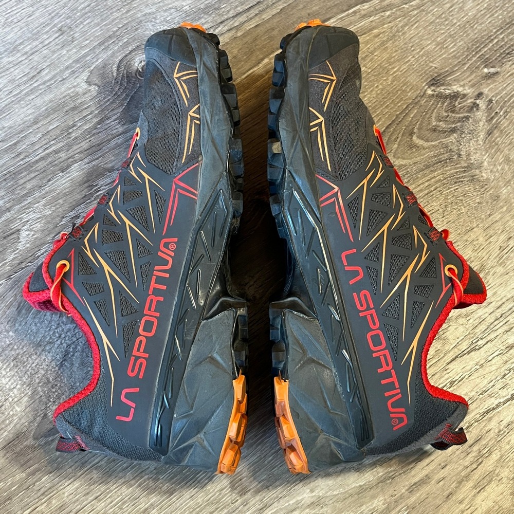 La Sportiva Akyra Womens Trail Running Shoes Carbon Beet 2089-C Size 9.5 US 41.5